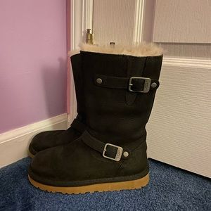 Gently used UGG Boots. Size youth 1.